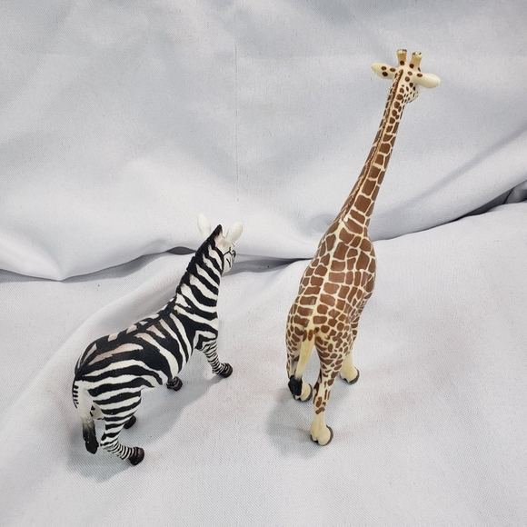 Schleich PVC Figures Giraffe Zebra Realistic Safari Female - Picture 8 of 11